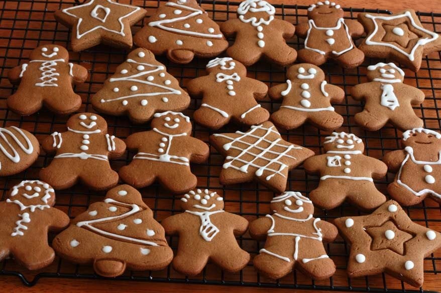 A Roundup of Our Favorite Winter Holiday Posts by Food Bloggers (image via Daring Gourmet)